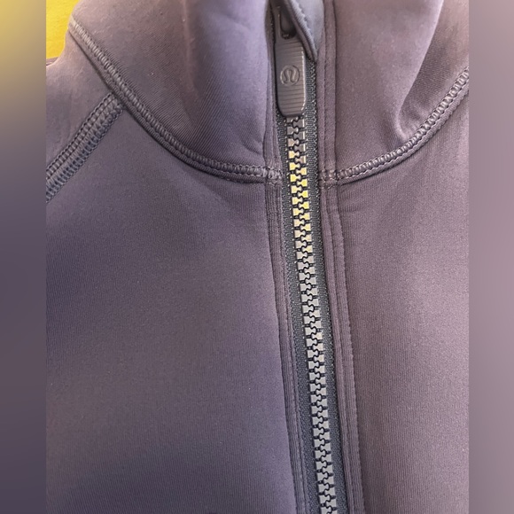 Extremely Rare LuLulemon Define Jacket - purple size 4 very sliming - Picture 4 of 11